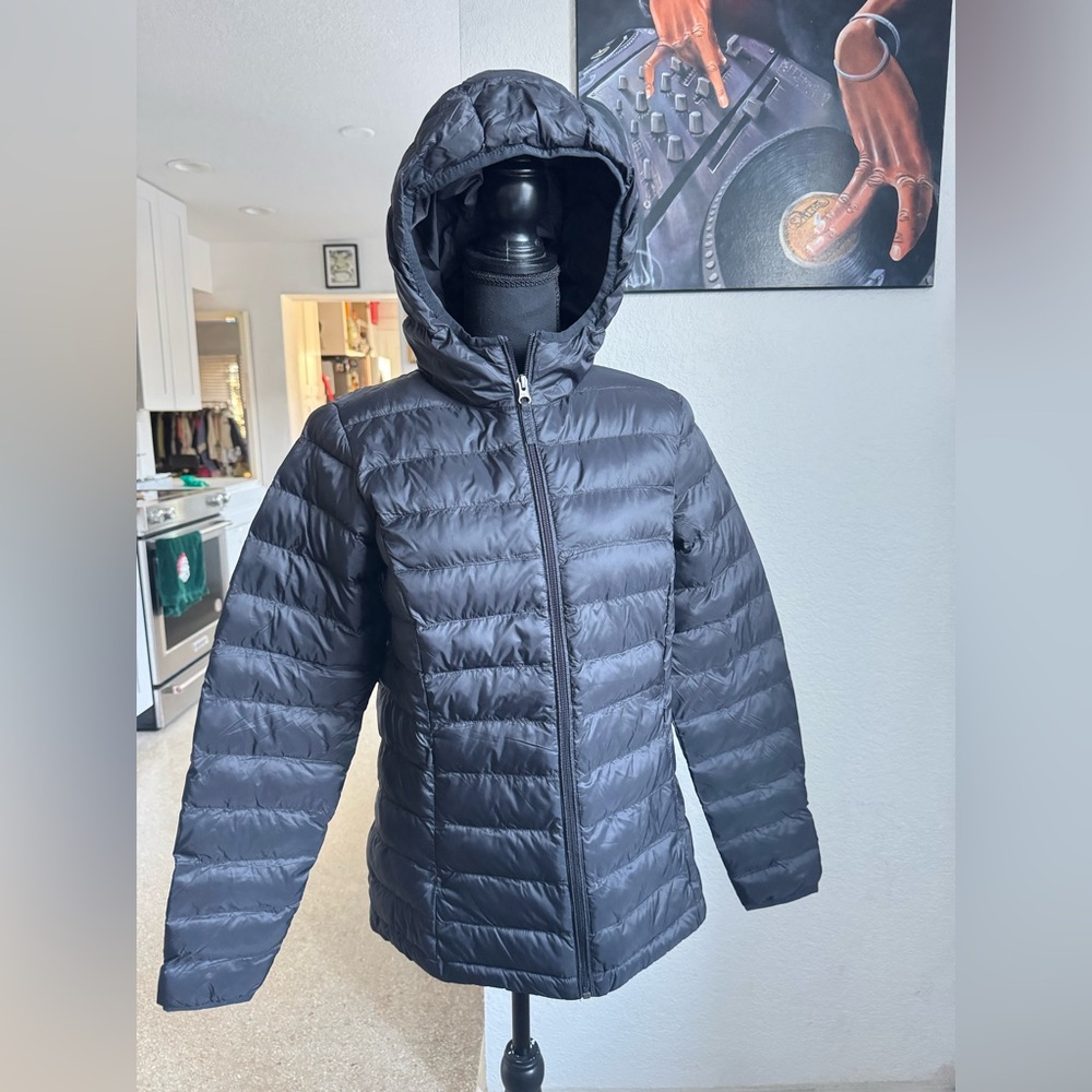 NWT Amazon Essentials Black Puffer Jacket